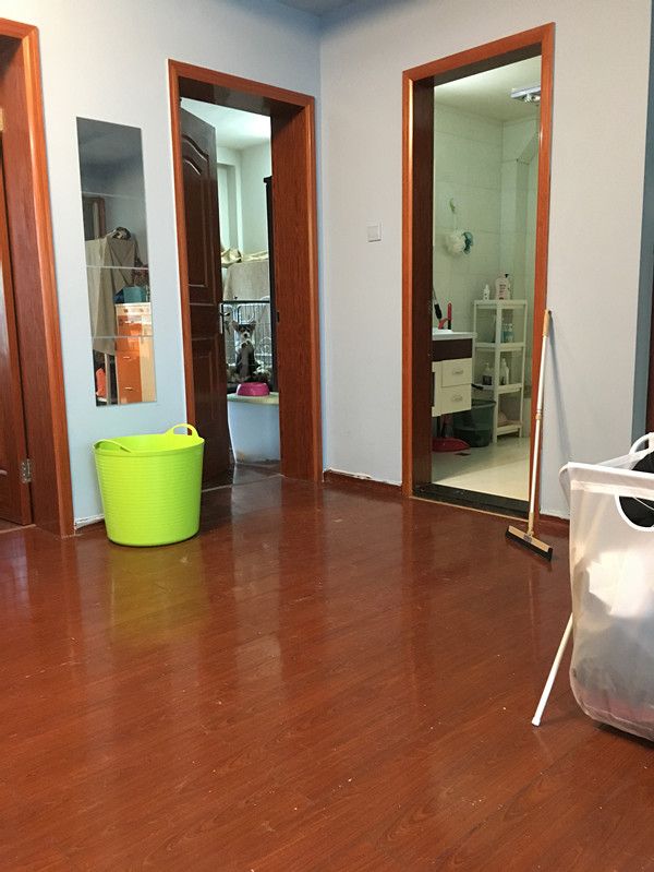 吃饭时隐隐感觉有人在看我